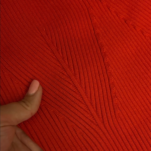 Red Ribbed Fitted Tank Top - Picture 5 of 5